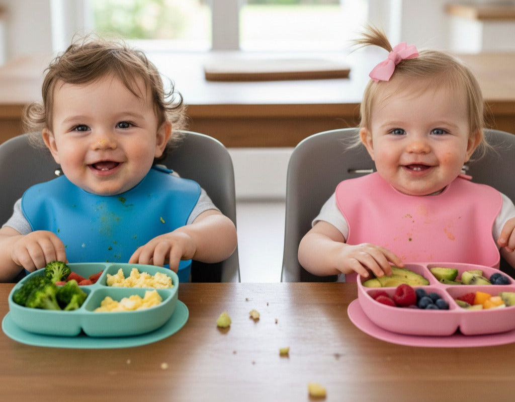 Bebes comiendo felices